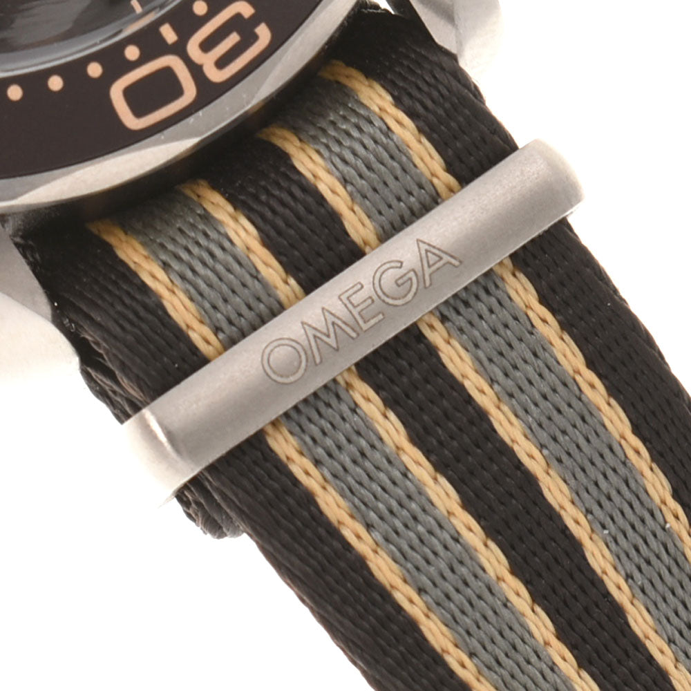 関税負担なし スイス製 シーマスター ダイバー300M 007エディショ﻿ン 210.92.42.20.01.001 メンズ TI/ナイロン 腕時計 自動巻き ブラウン文字盤 Aランク 正規新品未開封 銀蔵